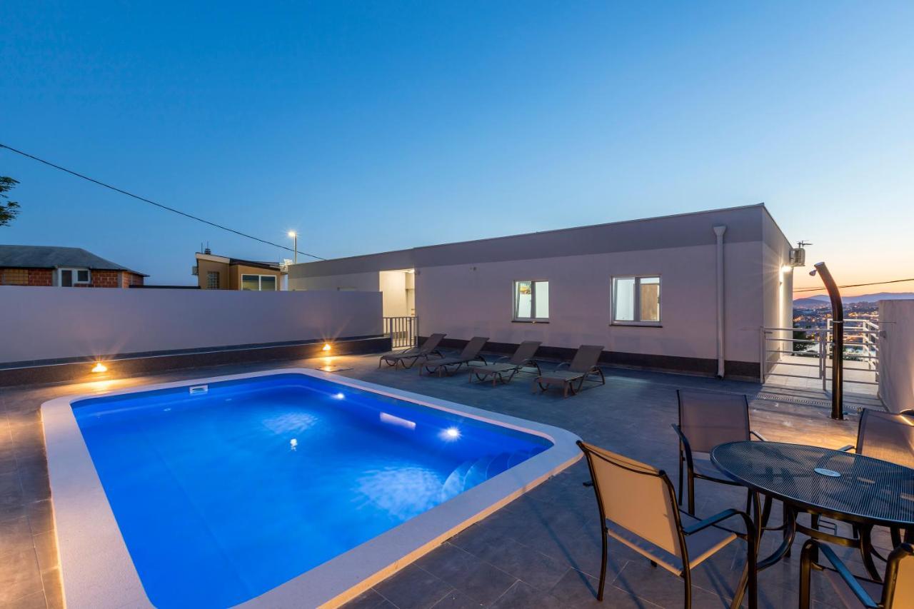 House With Private Pool Magdalena Apartment Podstrana Bagian luar foto