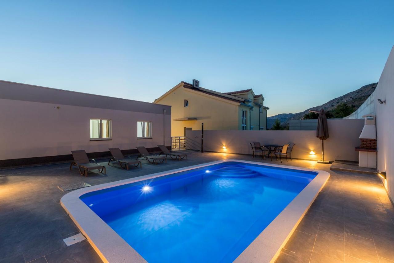 House With Private Pool Magdalena Apartment Podstrana Bagian luar foto