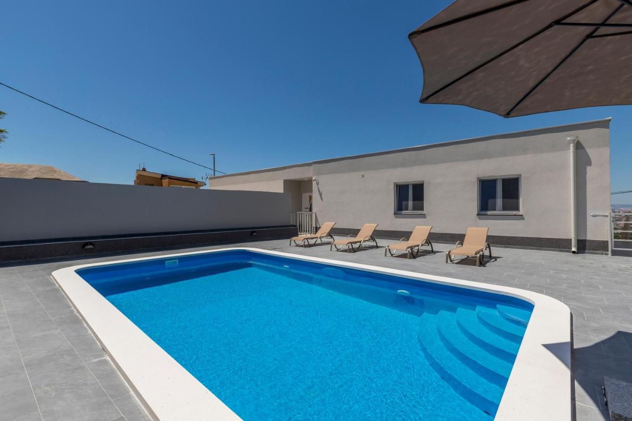 House With Private Pool Magdalena Apartment Podstrana Bagian luar foto