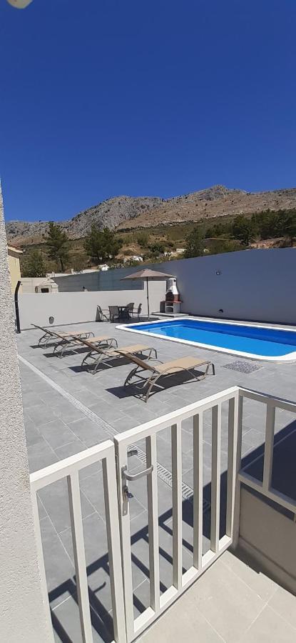 House With Private Pool Magdalena Apartment Podstrana Bagian luar foto