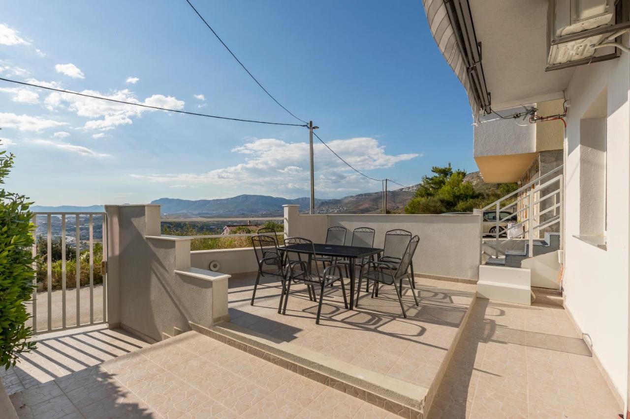 House With Private Pool Magdalena Apartment Podstrana Bagian luar foto