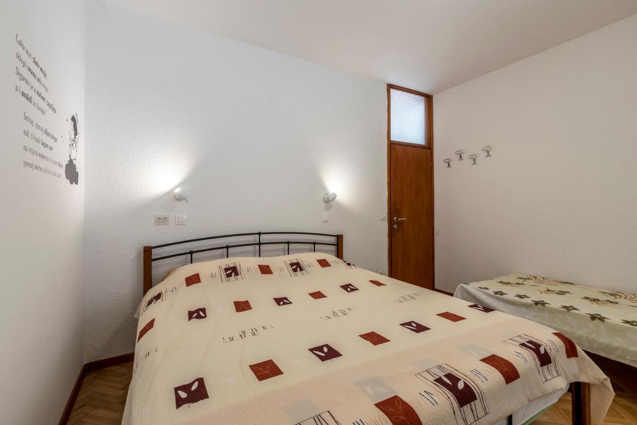 House With Private Pool Magdalena Apartment Podstrana Bagian luar foto