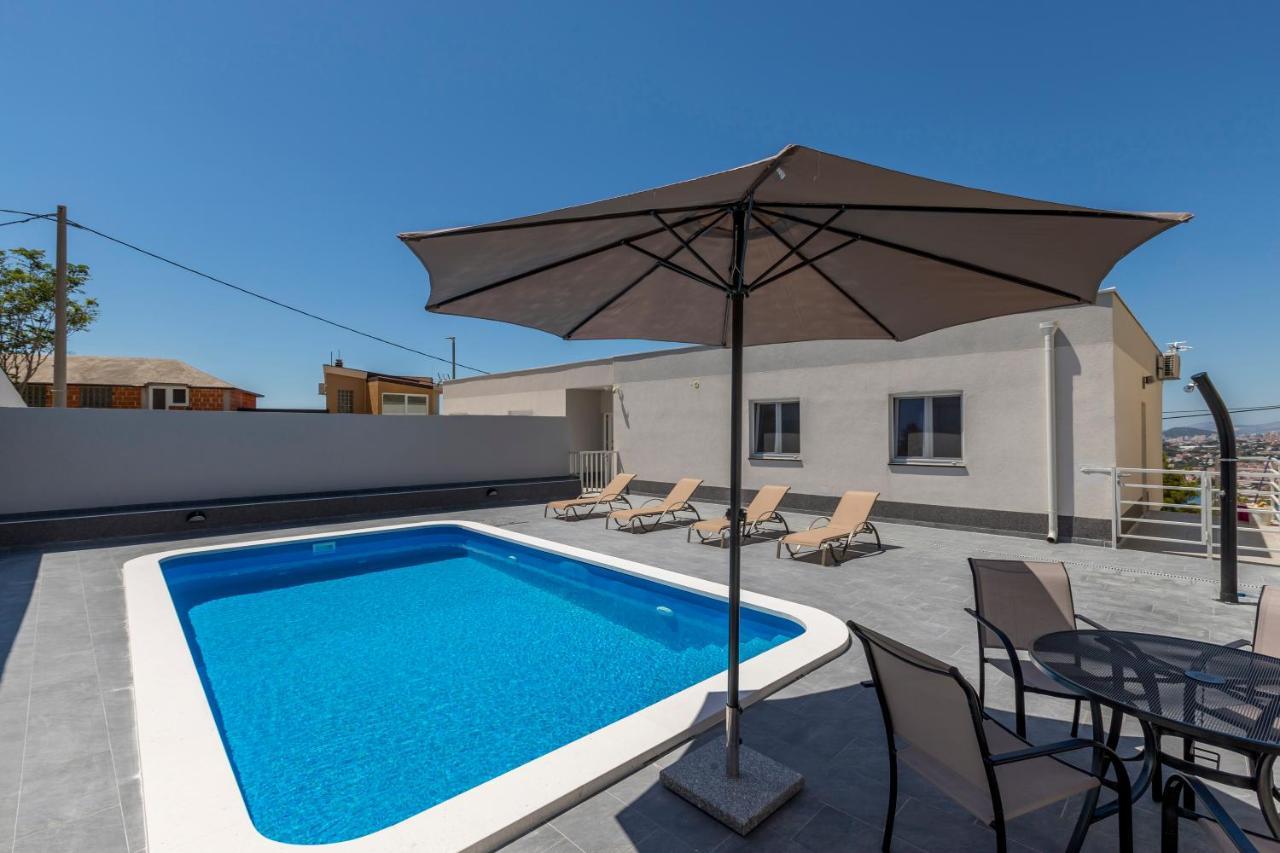 House With Private Pool Magdalena Apartment Podstrana Bagian luar foto